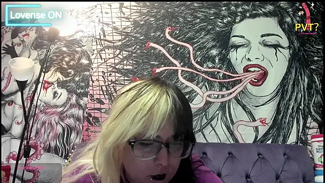 Snapshot of LunaCosmos chatting on 13, 4, 2026 LunaCosmos online show from 13, 4, 2026