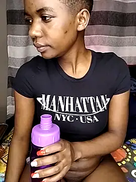 Snapshot of Berryangel03 chatting on 15, 10, 2025 Berryangel03 online show from 15, 10, 2025