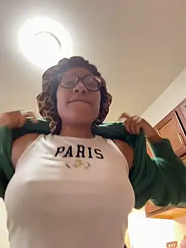 Snapshot of Tu_GataLinda chatting on 4, 11, 2025 Tu GataLinda online show from 4, 11, 2025