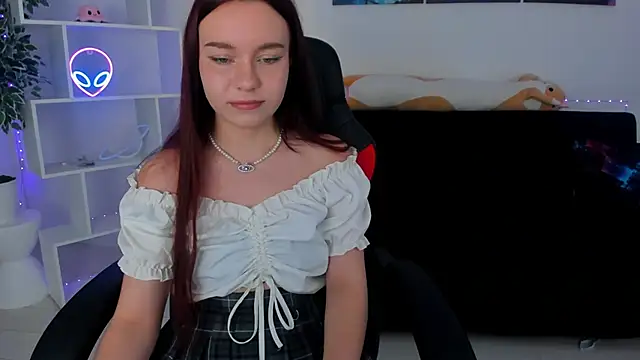 NoraHaynes online show from 29, 9, 2025