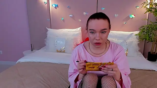 NoraHaynes online show from 8, 2, 2026