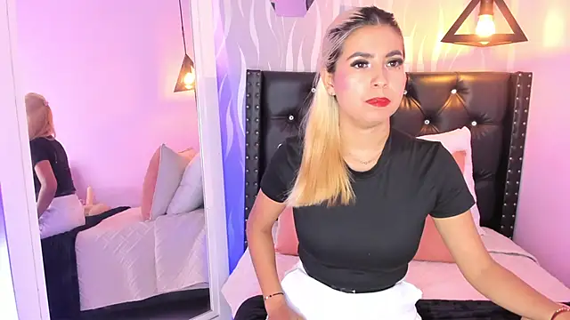 lucia-cute online show from 8, 3, 2026