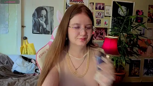 Sienna-Cow online show from 19, 9, 2025