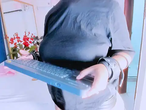 nahomy ryans online show from 16, 11, 2025