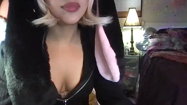 Snapshot of nekowaifuuu chatting on 22, 10, 2025 nekowaifuuu online show from 22, 10, 2025