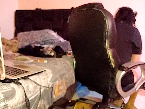 Snapshot of saenzjulieta1 chatting on 12, 10, 2025 saenzjulieta1 online show from 12, 10, 2025