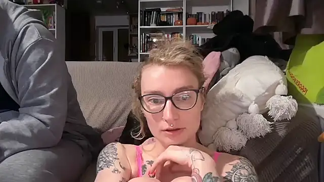 Snapshot of harleyblair chatting on 6, 5, 2026 harleyblair online show from 6, 5, 2026