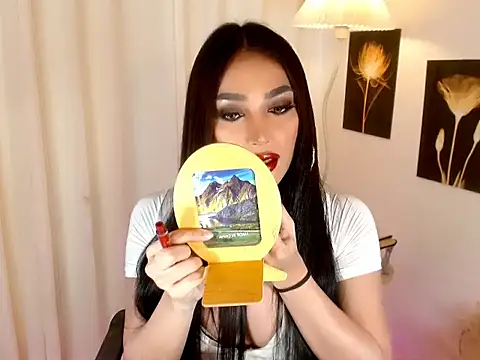 Snapshot of Brilliance_Goddess chatting on 15, 12, 2025 Brilliance Goddess online show from 15, 12, 2025