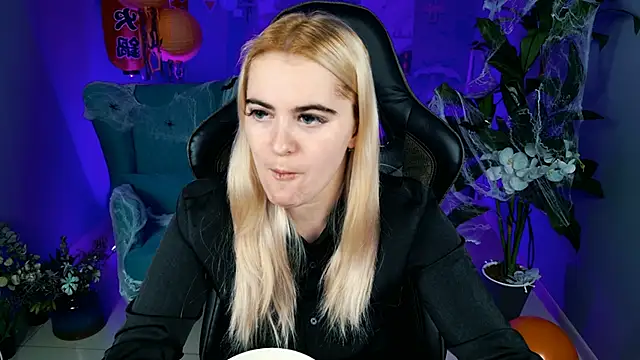 Snapshot of Stef_Nicks chatting on 26, 10, 2025 Stef Nicks online show from 26, 10, 2025