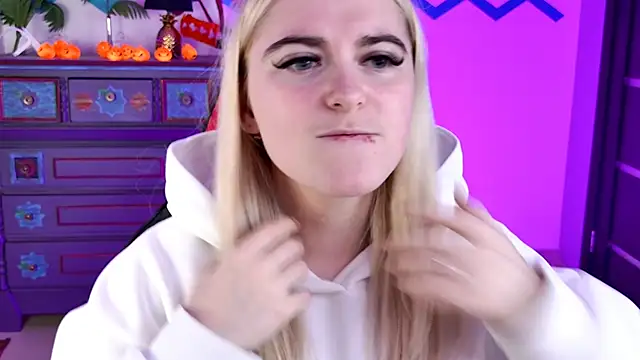 Snapshot of Stef_Nicks chatting on 29, 10, 2025 Stef Nicks online show from 29, 10, 2025