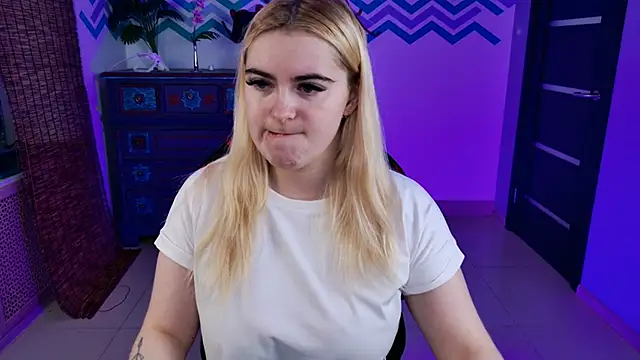 Snapshot of Stef_Nicks chatting on 23, 11, 2025 Stef Nicks online show from 23, 11, 2025