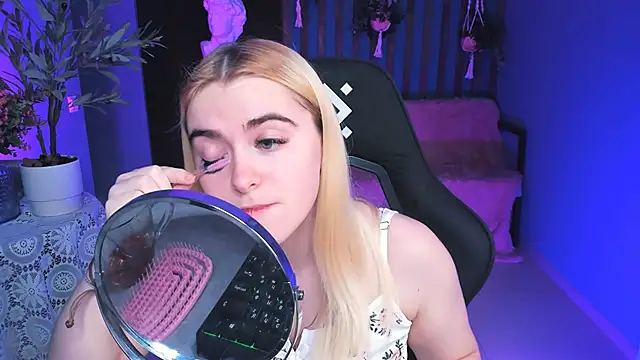 Snapshot of Stef_Nicks chatting on 1, 12, 2025 Stef Nicks online show from 1, 12, 2025