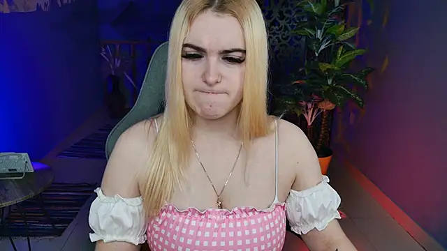 Snapshot of Stef_Nicks chatting on 5, 12, 2025 Stef Nicks online show from 5, 12, 2025