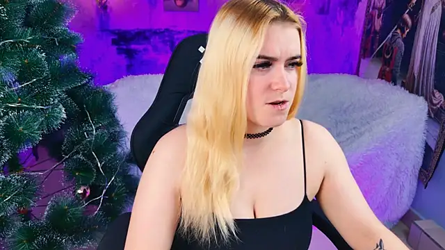 Snapshot of Stef_Nicks chatting on 14, 12, 2025 Stef Nicks online show from 14, 12, 2025