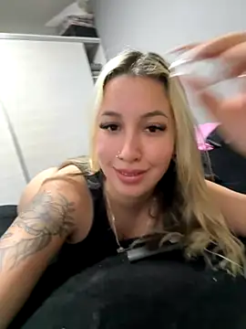 Snapshot of miagarcia250 chatting on 4, 11, 2025 miagarcia250 online show from 4, 11, 2025