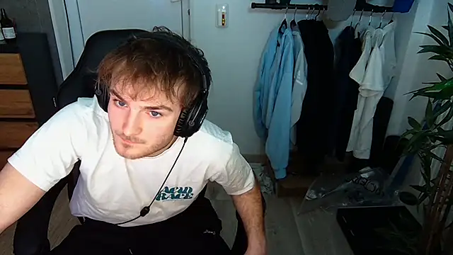 Snapshot of Rudi2007Eye chatting on 25, 2, 2026 Rudi2007Eye online show from 25, 2, 2026