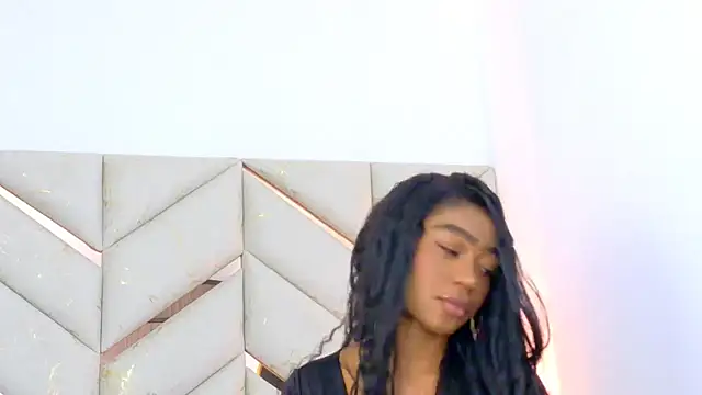 Snapshot of AlanaDoll chatting on 11, 11, 2025 AlanaDoll online show from 11, 11, 2025