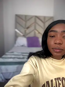 Snapshot of AlanaDoll chatting on 25, 11, 2025 AlanaDoll online show from 25, 11, 2025