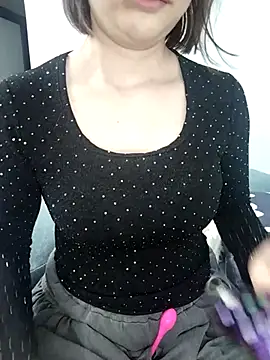 Snapshot of Linh_linh01 chatting on 1, 11, 2025 Linh linh01 online show from 1, 11, 2025