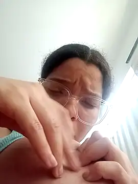 Snapshot of VictoriDior chatting on 12, 9, 2025 VictoriDior online show from 12, 9, 2025