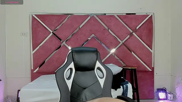 Snapshot of KikaDuque chatting on 30, 9, 2025 KikaDuque online show from 30, 9, 2025