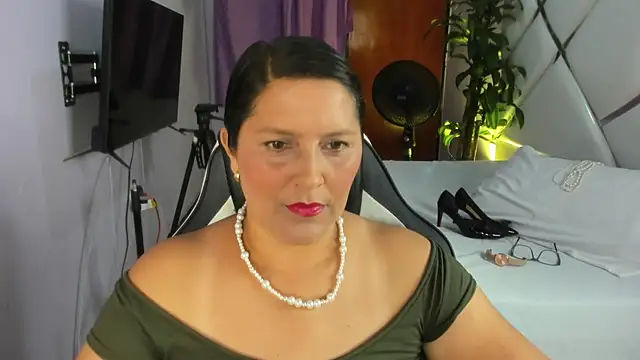 Snapshot of KikaDuque chatting on 24, 11, 2025 KikaDuque online show from 24, 11, 2025