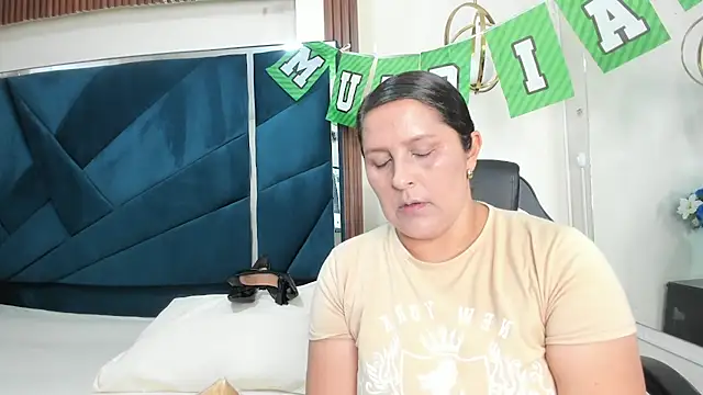 Snapshot of KikaDuque chatting on 5, 7, 2026 KikaDuque online show from 5, 7, 2026