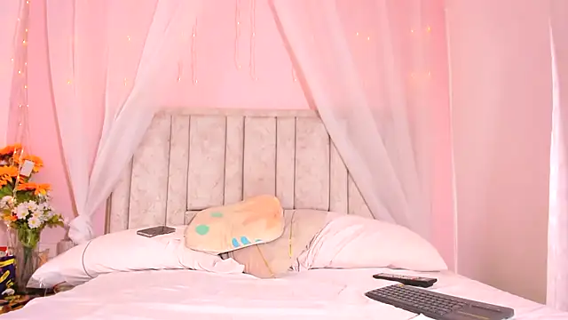 Rachellcooperrr online show from 25, 10, 2025