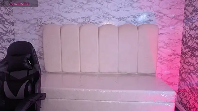 Luna Star v online show from 14, 10, 2025