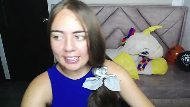 Luna Star v online show from 23, 10, 2025