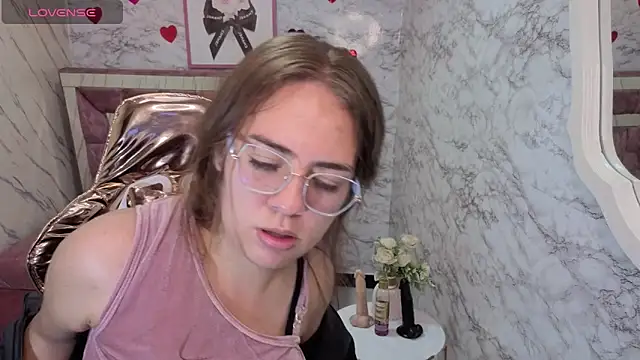 Luna Star v online show from 15, 11, 2025