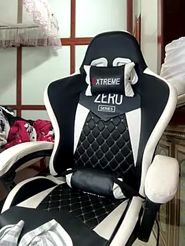 Snapshot of Hanh_Luxii chatting on 20, 9, 2025 Hanh Luxii online show from 20, 9, 2025