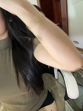 Snapshot of Hanh_Luxii chatting on 11, 10, 2025 Hanh Luxii online show from 11, 10, 2025