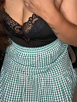 Snapshot of linishal chatting on 2, 10, 2025 linishal online show from 2, 10, 2025