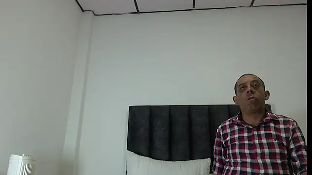 Snapshot of GabrielandAbigail chatting on 29, 11, 2025 GabrielandAbigail online show from 29, 11, 2025