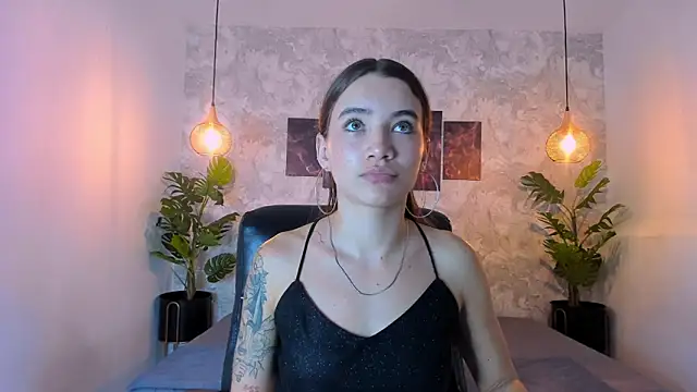 Snapshot of aitana_baker_ chatting on 17, 12, 2025 aitana baker online show from 17, 12, 2025