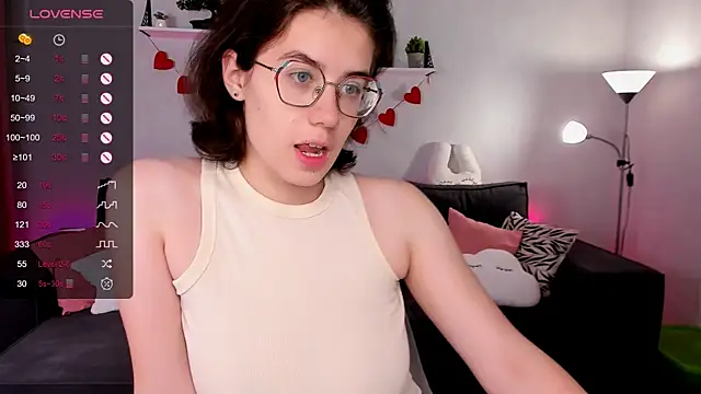 Snapshot of BellaCaress chatting on 9, 9, 2025 BellaCaress online show from 9, 9, 2025