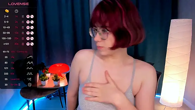 Snapshot of BellaCaress chatting on 15, 10, 2025 BellaCaress online show from 15, 10, 2025