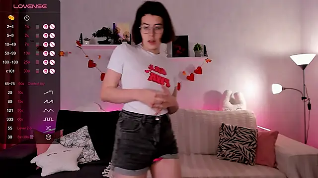 Snapshot of BellaCaress chatting on 25, 11, 2025 BellaCaress online show from 25, 11, 2025