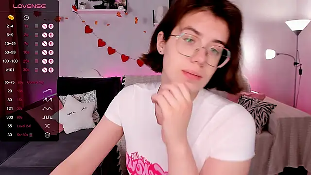 Snapshot of BellaCaress chatting on 28, 11, 2025 BellaCaress online show from 28, 11, 2025