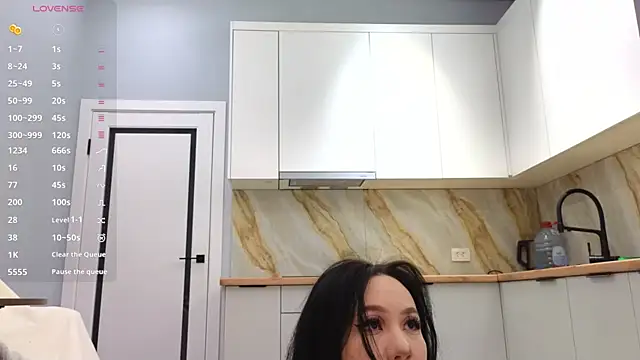 lunajii online show from 13, 4, 2026