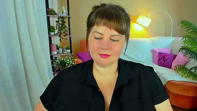 CrystaalStaar online show from 10, 10, 2025