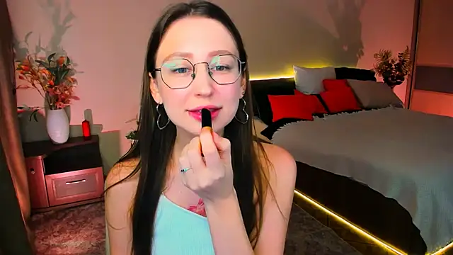 YourLovellyStory online show from 4, 11, 2025