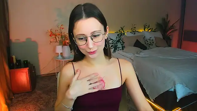 YourLovellyStory online show from 20, 11, 2025