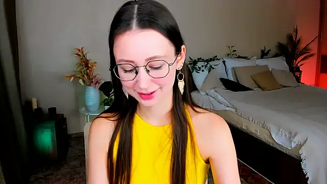 YourLovellyStory online show from 2, 12, 2025