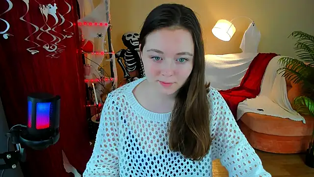 AlluringLookk online show from 3, 11, 2025