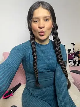 Emilyybennet  online show from 17, 10, 2025