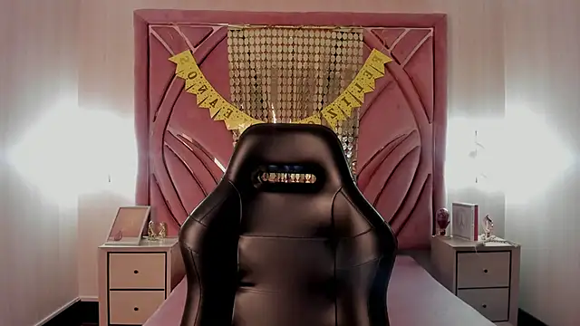 Emilia Bons online show from 31, 10, 2025