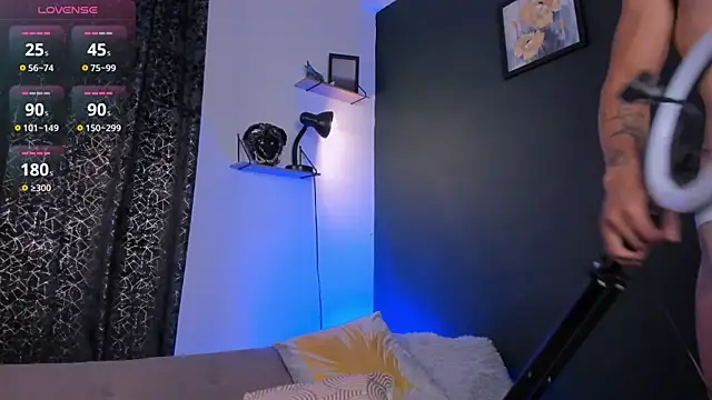 Snapshot of MarkSantozz chatting on 28, 10, 2025 MarkSantozz online show from 28, 10, 2025