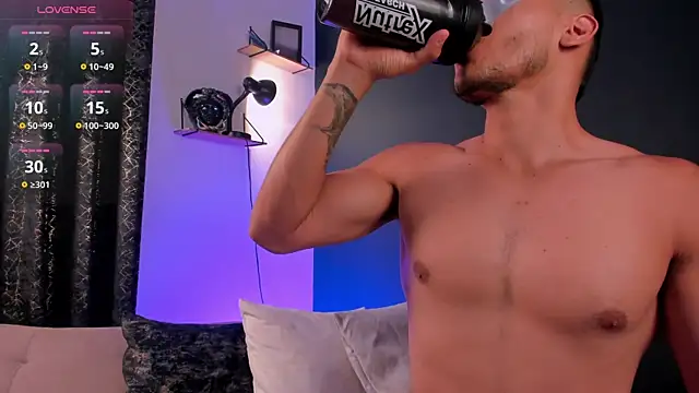 Snapshot of MarkSantozz chatting on 25, 11, 2025 MarkSantozz online show from 25, 11, 2025